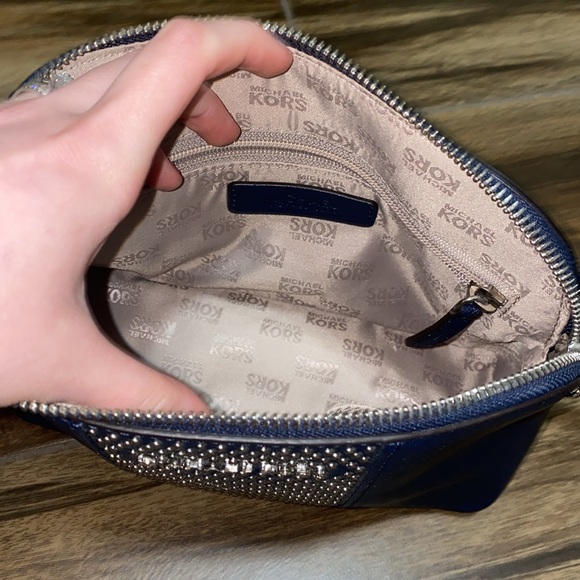 🎀Michael Kors Navy Blue Crossbody Bag! - Picture 3 of 9